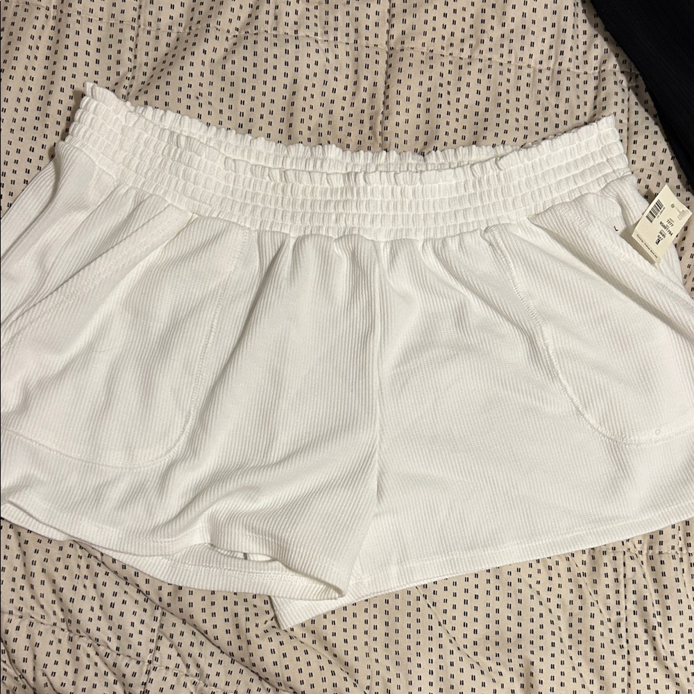 Aeropostale Women's Cream Athletic Shorts